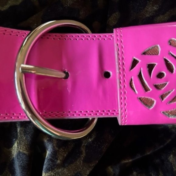 Y2K Betsey Johnson Hot Pink Patented Leather Belt - Picture 3 of 6